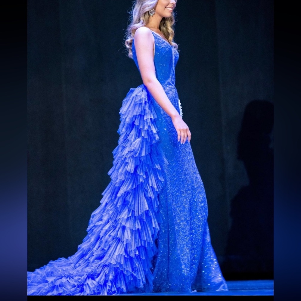 Vienna Prom and Pageant Dress: Size 0